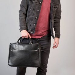 Męska Torba na Ramię Brødrene B12 czarny. Czarne torby na ramię męskie bez wzorów, eleganckie, na ramię. Za 299.00 zł.
