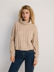 Sweter z golfem - beżowy. Brązowe swetry damskie Reserved, l, bez wzorów, z dzianiny, bez kołnierzyka, bez ramiączek, bez kaptura. W wyprzedaży za 39.99 zł.