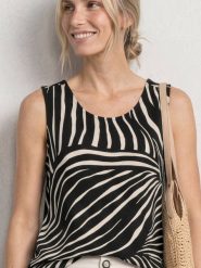 Street One Bluzka Kobiety wiskoza czarny, 36. Czarne bluzki damskie Street One, bez wzorów, z wiskozy, eleganckie, bez kołnierzyka, bez ramiączek. Za 129.95 zł.