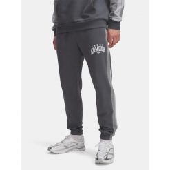 Spodnie Męskie Under Armour Dresowe Z Logo Rival Fleece Colorblock. Szare spodnie sportowe męskie Under Armour, m, bez wzorów, z dresówki, na fitness i siłownię. Za 129.99 zł.