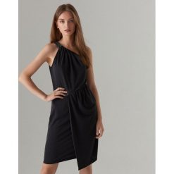 Elegancka sukienka na jedno ramię - Szary. Sukienki damskie marki Mohito. Za 129.99 zł.