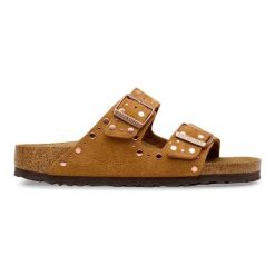 BIRKENSTOCK Arizona Rivet LEVE Mink Klapki damskie. Brązowe klapki damskie Birkenstock, z aplikacjami, z zamszu, eleganckie, bez obcasa. Za 599.99 zł.