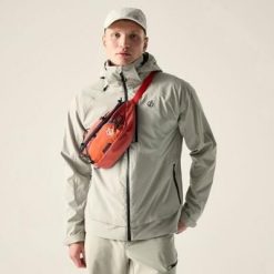 Męska wodoodporna kurtka turystyczna Switch Out III z kapturem. Brązowe kurtki męskie Dare 2b, m, bez wzorów, z materiału, trekkingowe. W wyprzedaży za 443.00 zł.