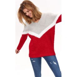 SWETER Z DEKOLTEM W SEREK. Swetry damskie marki TOP SECRET. W wyprzedaży za 59.99 zł.