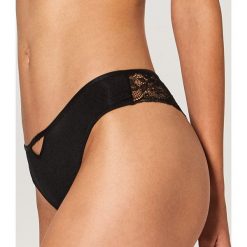Stringi - Czarny. Czarne stringi damskie Reserved. Za 24.99 zł.