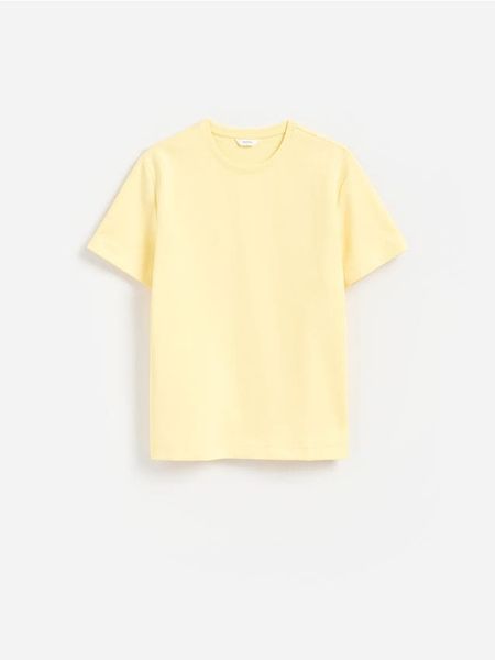 Gładki t-shirt regular fit - żółty. Żółte t-shirty męskie Reserved, l, bez wzorów, z bawełny, bez kołnierzyka. W wyprzedaży za 59.99 zł.
