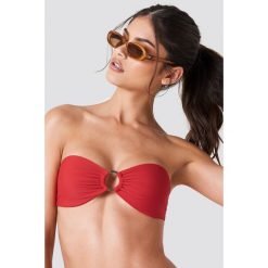 J&K Swim X NA-KD Góra bikini z okrągłym detalem - Red. Bikini damskie marki J&K Swim X NA-KD. Za 40.95 zł.