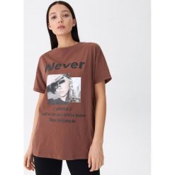 T-shirt z nadrukiem - Brązowy. T-shirty damskie marki House. Za 39.99 zł.