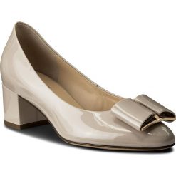 Półbuty HÖGL - 5-104085 Cotton 0800. Brązowe półbuty damskie HÖGL, z lakierowanej skóry, eleganckie. W wyprzedaży za 349.00 zł.