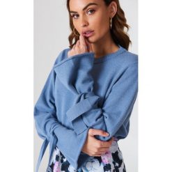 NA-KD Sweter z dzianiny z wiązanym rękawem - Blue. Swetry damskie marki NA-KD. Za 121.95 zł.