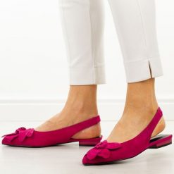 Fuksja skórzane czółenka damskie Vinceza 66951. Czerwone czółenka damskie VINCEZA, z aplikacjami, ze skóry, eleganckie, bez obcasa, na obcasie, bez zapięcia. W wyprzedaży za 192.72 zł.