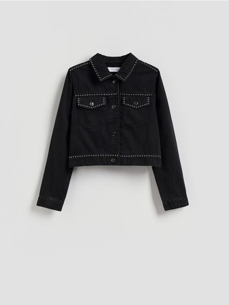 Jeansowa kurtka z dżetami - czarny. Czarne kurtki damskie Reserved, l, bez wzorów, z denimu, bez kaptura. W wyprzedaży za 79.99 zł.