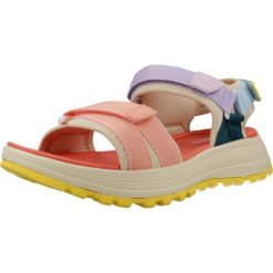 Sandały Gioseppo Model 75535g Kolor Wielokolorowy. Czerwone sandały damskie Gioseppo, bez wzorów, z materiału, bez obcasa, bez zapięcia. Za 209.00 zł.