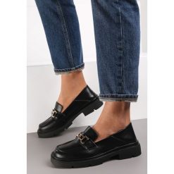 Czarne Mokasyny Matowe z Łańcuchem Orala. Czarne mokasyny damskie Renee, ze skóry ekologicznej, eleganckie. Za 129.99 zł.