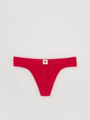 Prążkowane majtki stringi - czerwony. Czerwone stringi damskie Reserved, l, bez wzorów, prążkowane. Za 29.99 zł.