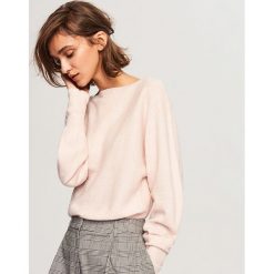 Sweter z zabudowanym dekoltem - Różowy. Swetry damskie marki Reserved. Za 49.99 zł.