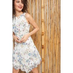 Asymetryczna sukienka w kwiaty. Sukienki damskie marki Orsay. Za 159.99 zł.