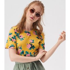 T-shirt z rozkloszowanymi rękawami - Wielobarwny. T-shirty damskie marki Sinsay. Za 29.99 zł.