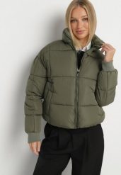 Ciemnozielona Pikowana Kurtka Puffer o Prostym Kroju ze Ściągaczami przy Rękawach Suzzana. Zielone kurtki damskie Born2be, l, bez wzorów, z jeansu, bez kaptura. Za 129.99 zł.