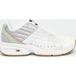 Tommy Jeans - Buty. Białe obuwie sportowe damskie Tommy Jeans, bez wzorów, z jeansu. W wyprzedaży za 399.90 zł.
