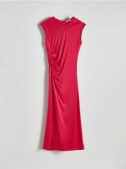 Sukienka z wiskozy - fuksja. Czerwone sukienki damskie Reserved, na co dzień, l, bez wzorów, z tkaniny, bez kołnierzyka, bez ramiączek, proste. W wyprzedaży za 69.99 zł.