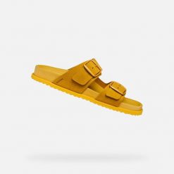 Chaussures Femme Geox D558RA Jaune Jaune. Żółte sandały damskie Geox, bez wzorów, bez obcasa, bez zapięcia. W wyprzedaży za 212.00 zł.