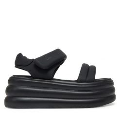 Sandały GOE. Czarne sandały damskie GOE, bez wzorów, bez obcasa, na koturnie, bez zapięcia. Za 239.99 zł.