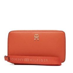 Portfel Tommy Hilfiger. Brązowe portfele damskie Tommy Hilfiger, bez wzorów. Za 269.99 zł.
