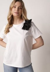 Biało-Czarny Klasyczny T-shirt z Bawełny Zdobiony Aplikacją 3D w Kształcie Kwiatów Noebel. Białe koszule damskie Born2be, l, z aplikacjami, z bawełny, eleganckie, bez kołnierzyka. Za 59.99 zł.