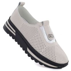 Skórzane półbuty damskie ażurowe na platformie beżowe S.Barski 7092. Brązowe półbuty damskie S.BARSKI, w ażurowe wzory, ze skóry, sportowe, bez obcasa, na koturnie, bez zapięcia. Za 279.99 zł.