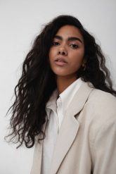 Marynarka z lnem oversize w kolorze LIGHT BEIGE - HARLEY-S/M. Brązowe żakiety damskie Marsala, m, bez wzorów, z bawełny, eleganckie. Za 419.90 zł.