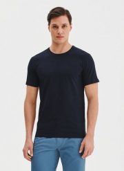 PAKO LORENTE – Granatowy gładki t-shirt męski. Niebieskie t-shirty męskie Pako Lorente, m, bez wzorów, z bawełny, klasyczne, bez kołnierzyka. Za 69.99 zł.