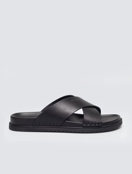 Klapki męskie skórzane czarne TT174217 906. Czarne klapki męskie Big Star, z gumy, eleganckie. Za 199.99 zł.