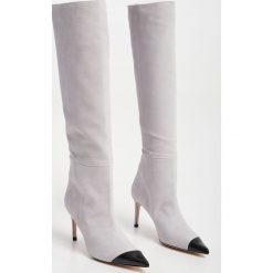Kozaki zamszowe Alia CUSTOMMADE. Kozaki damskie Custommade, z zamszu, bez obcasa. W wyprzedaży za 1,215.27 zł.