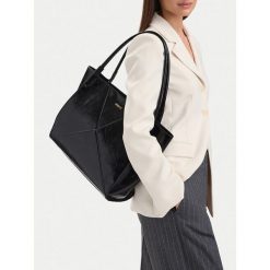 Torebka MEXX. Czarne torebki do ręki damskie Mexx, bez wzorów, bez dodatków. Za 229.99 zł.