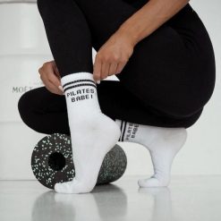 Skarpetki damskie pilates 1181 wh. Białe skarpety damskie Milena, bez wzorów, z bawełny. Za 15.90 zł.