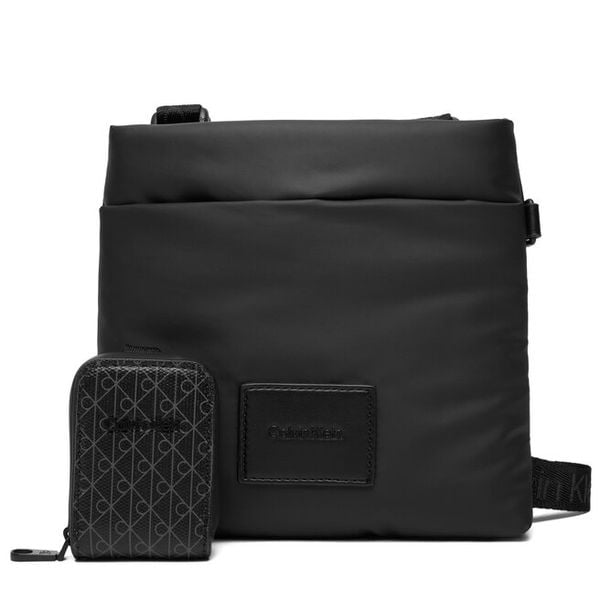 Saszetka Calvin Klein. Czarne saszetki męskie Calvin Klein, młodzieżowe, małe. Za 369.99 zł.