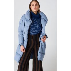 NA-KD Watowana kurtka z szalowym kołnierzem - Blue. Niebieskie kurtki damskie marki NA-KD, z poliesteru. Za 404.95 zł.