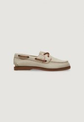 Buty sportowe Kobieta TIMBERLAND CLAS BOAT. Brązowe obuwie sportowe damskie Timberland, bez wzorów, ze skóry, żeglarskie. Za 677.90 zł.