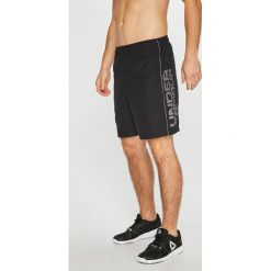 Under Armour - Szorty Woven Graphic. Szare krótkie spodenki sportowe męskie marki Under Armour, z materiału. W wyprzedaży za 99.90 zł.