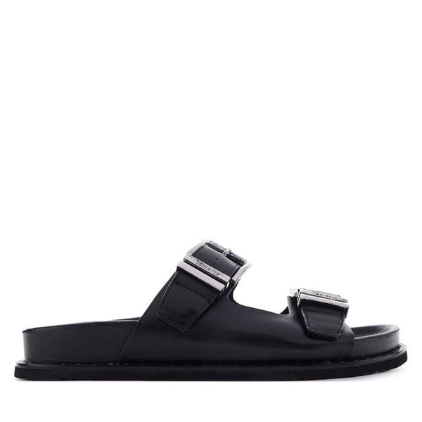 Klapki Tamaris. Czarne klapki damskie Tamaris, bez wzorów, bez obcasa. Za 296.99 zł.