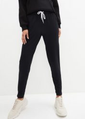Lekkie spodnie sportowe z wiskozy. Czarne spodnie sportowe damskie bonprix, bez wzorów, z wiskozy, na fitness i siłownię. Za 82.99 zł.