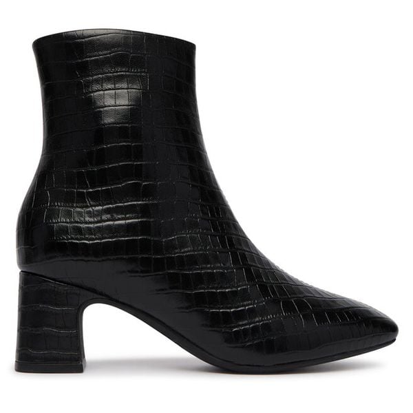 Botki Clarks. Czarne botki damskie Clarks, bez obcasa, na słupku, bez zapięcia. Za 519.99 zł.