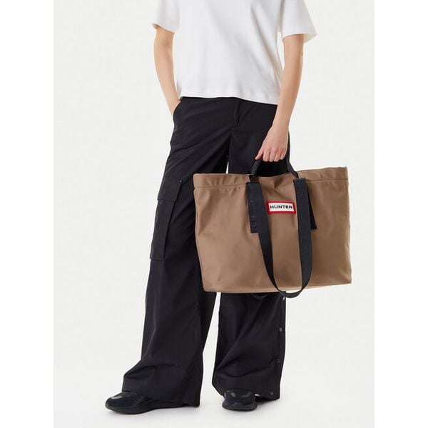 Torebka Hunter. Brązowe torebki do ręki damskie Hunter, bez wzorów, bez dodatków. Za 159.99 zł.