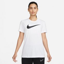 Koszulka z krótkim rękawem Damska Nike Biały. Białe koszulki sportowe damskie Nike, m, bez wzorów, bez kołnierzyka, bez ramiączek, do piłki nożnej. Za 126.25 zł.