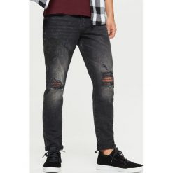 Jeansy COMFORT - Czarny. Czarne jeansy męskie Cropp. W wyprzedaży za 59.99 zł.