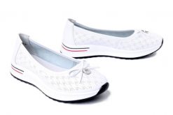 Filippo DP6718/26 WH, półbuty damskie. Białe czółenka damskie Filippo, na lato, bez wzorów, ze skóry, bez obcasa, bez zapięcia. Za 164.90 zł.