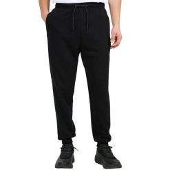 Spodnie męskie 4F CAS, regular fit, ściągacze u dołu nogawek. Czarne spodnie sportowe męskie 4f, m, bez wzorów. Za 113.99 zł.