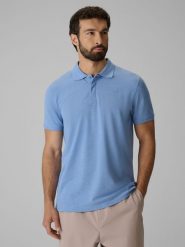 4F Koszulka polo regular męska - niebieska L. Niebieskie koszulki polo męskie 4f, l, bez wzorów, z bawełny, klasyczne, bez ramiączek. Za 129.99 zł.