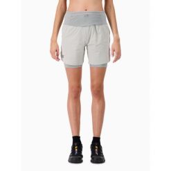 Krótkie spodenki 2 w 1 Damskie Trail-Running PERFORMANCE MAX. Szare szorty sportowe damskie BODYCROSS, bez wzorów, ze skóry, do biegania. Za 391.99 zł.